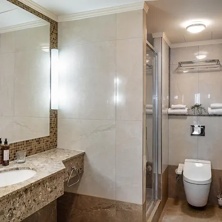 Crown Palace By Adrez