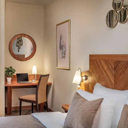 Crown Palace By Adrez 4*