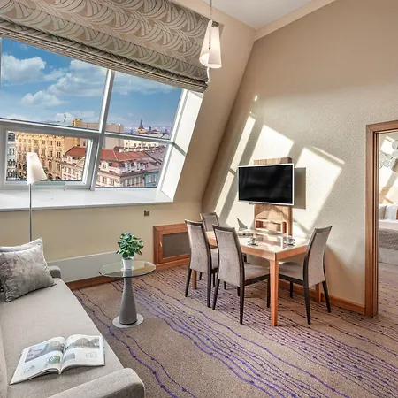 Crown Palace By Adrez פראג