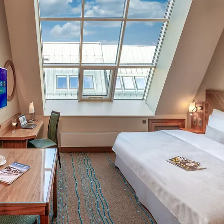 Crown Palace By Adrez 4* פראג